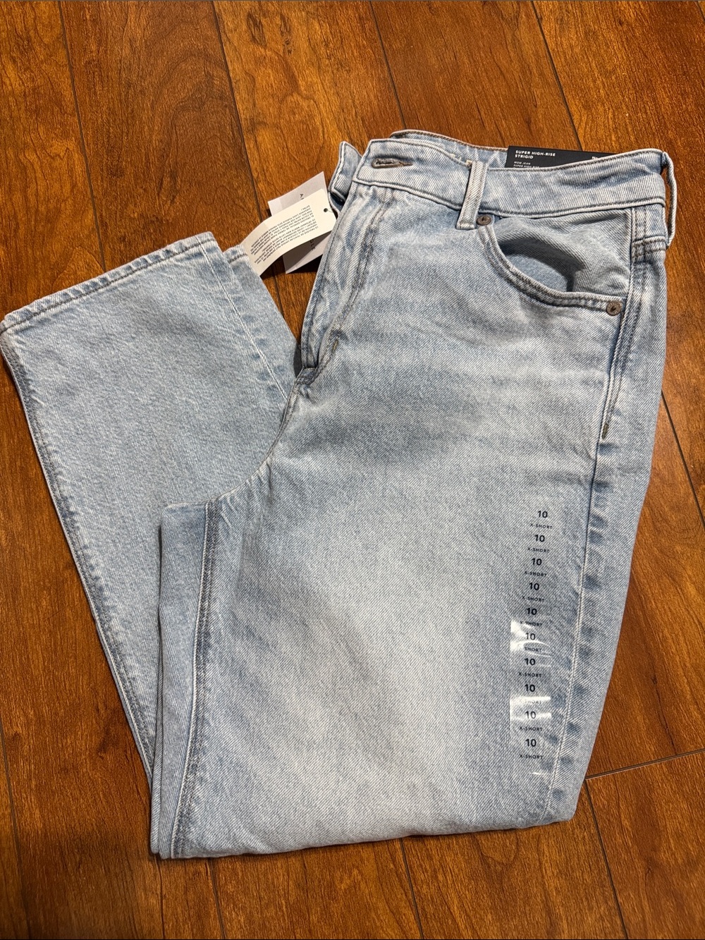 Light Wash Women’s Jeans - Size 10